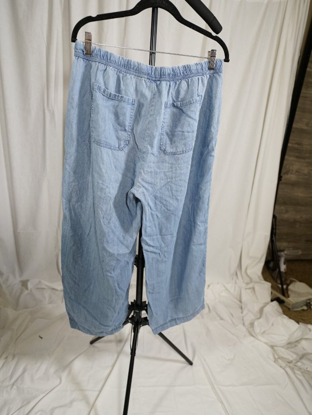 Splendid Lyocell Chambray Pull On Crop Pants L Coastal Grandmother Minimalist - Picture 3 of 7